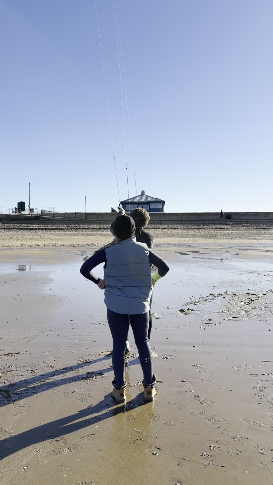 Kite launch pull beginner lesson Hunstanton beach North Norfolk UK